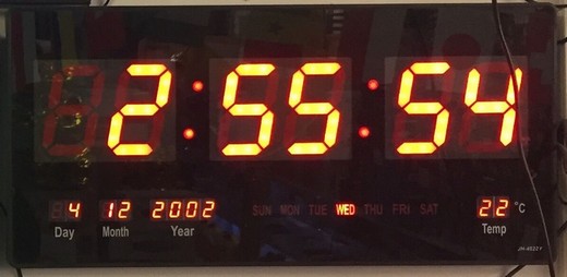 LED - Wanduhr mit Zahlen rot quadratisch digital Uhr Datum Temperatur Alarm (45x22cm) 4622mm #