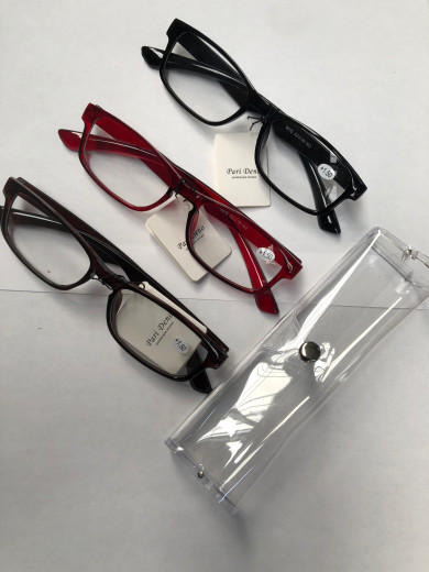 Reading glasses with case. (0915) +1.0