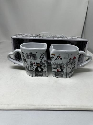 Zwei Kaffeetassen Berliner Muster 27cm X10cm