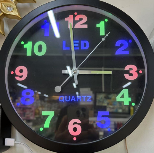 LED - Wanduhr schwarz mit bund farbe (30x30cm)