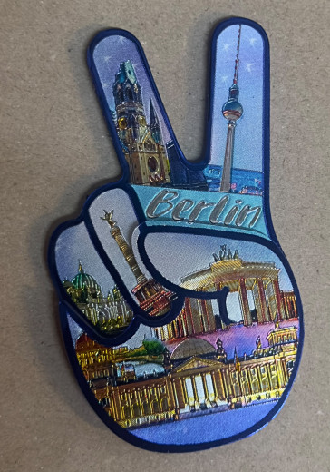 Weißblechen Kühlschrankmagnet 5x9,50 cm mit Berlin-Motiv.