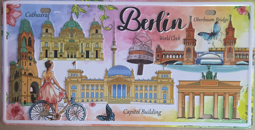Weißblechen Kühlschrankmagnet 30x15cm mit Berlin-Motiv.