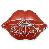 Fridge magnet kissing lips