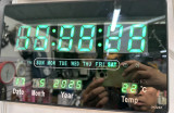 LED - Wanduhr mit Zahlen grün quadratisch digital Uhr Datum Temperatur Alarm (32x22 cm)